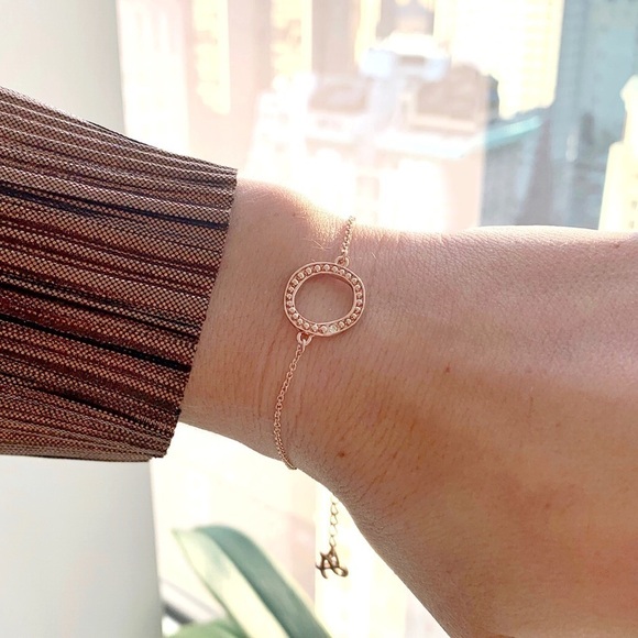 Adore Organic Circle Bracelet - Picture 2 of 8